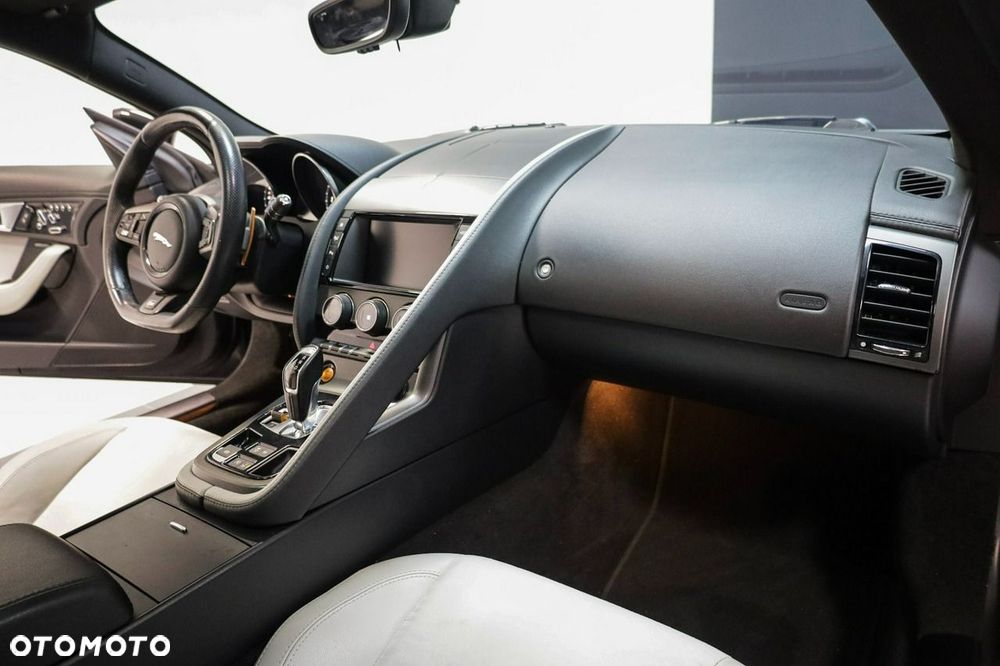 Jaguar F-Type - 20