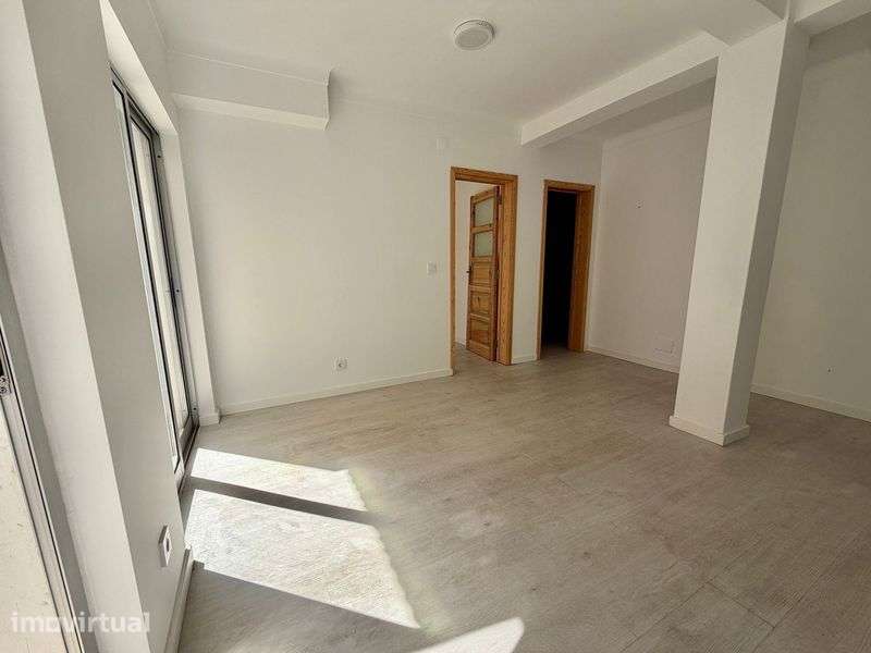Arrendamento de apartamento t2 na Rua Bernardo Francisco da Costa - Grande imagem: 4/12