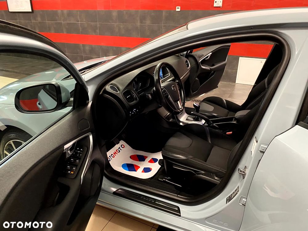 Volvo V40 D3 Summum - 14