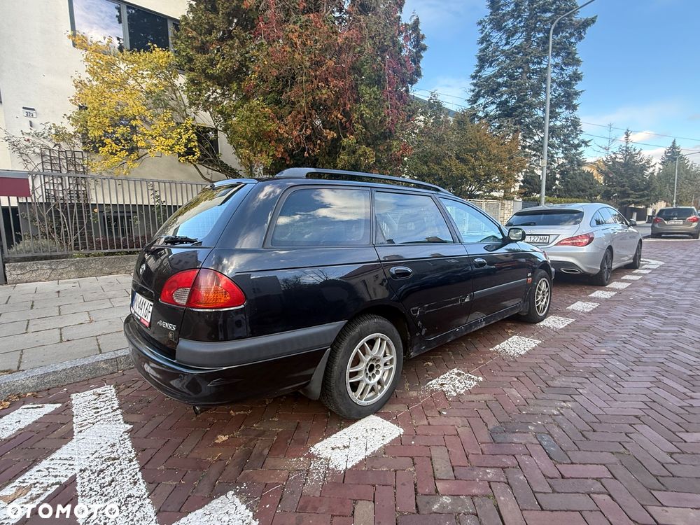 Toyota Avensis 2.0 Sol - 11