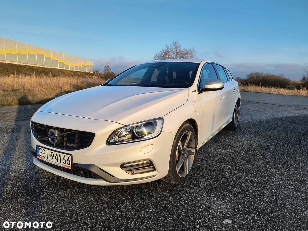 Volvo V60 D6 AWD Plug-in Hybrid Summum - 1