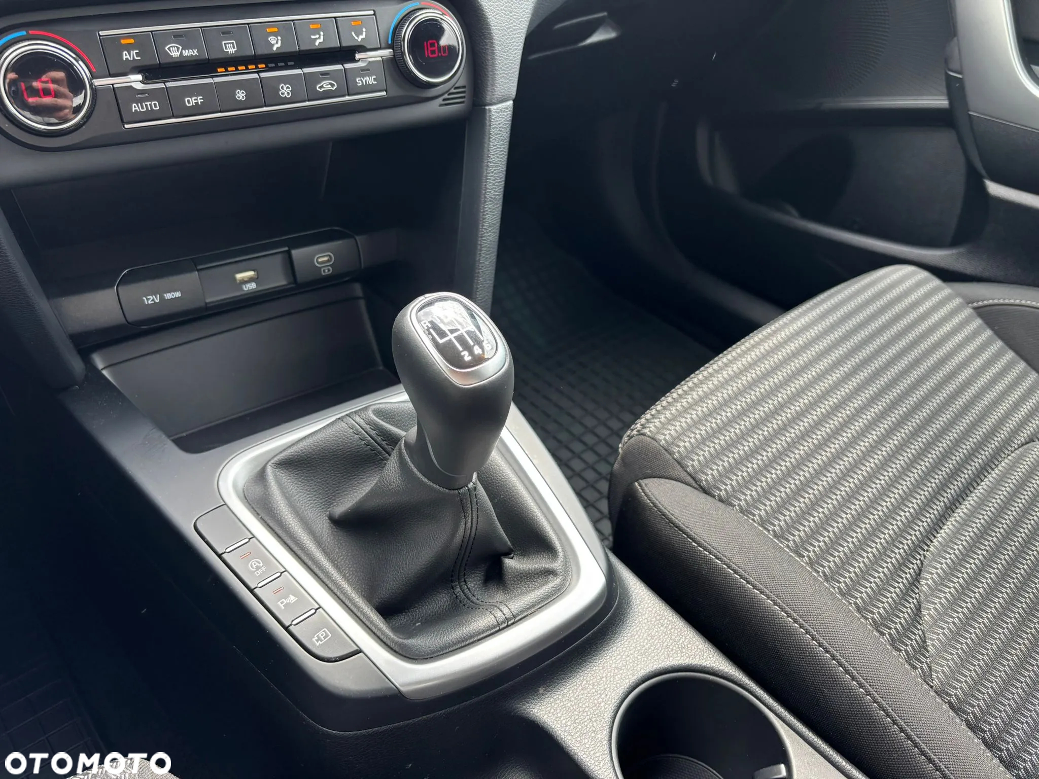 Kia XCeed 1.5 T-GDI M - 20