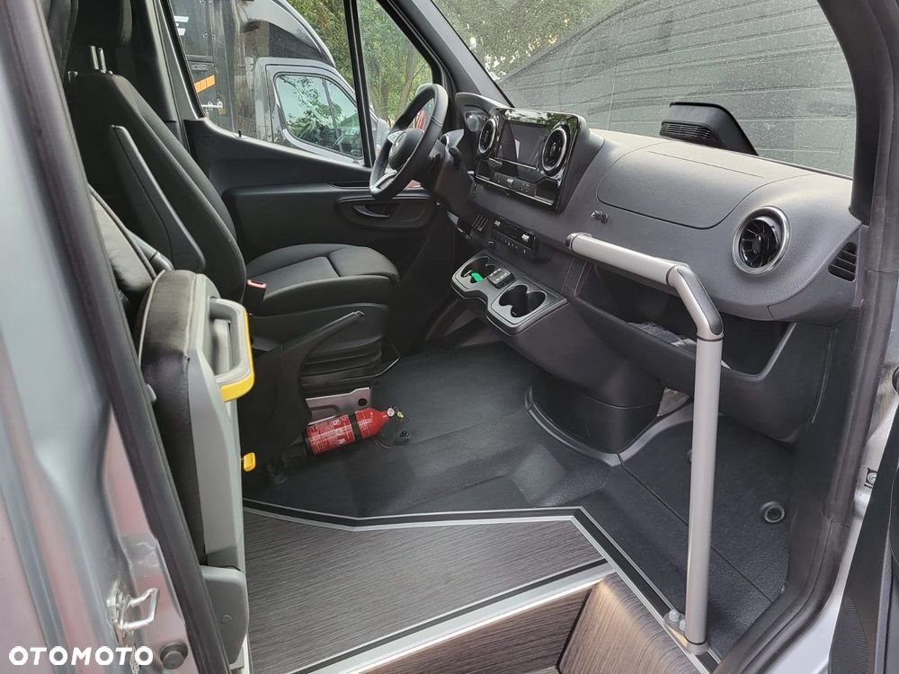Mercedes-Benz Sprinter - 12
