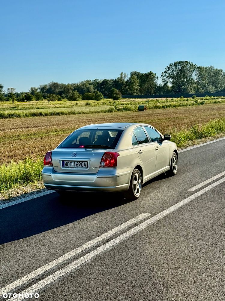 Toyota Avensis 2.0 D-4D Sol - 8
