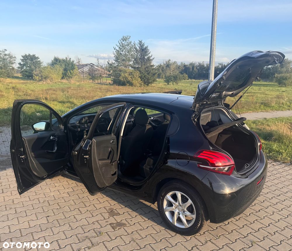 Peugeot 208 1.2 VTi Allure - 30