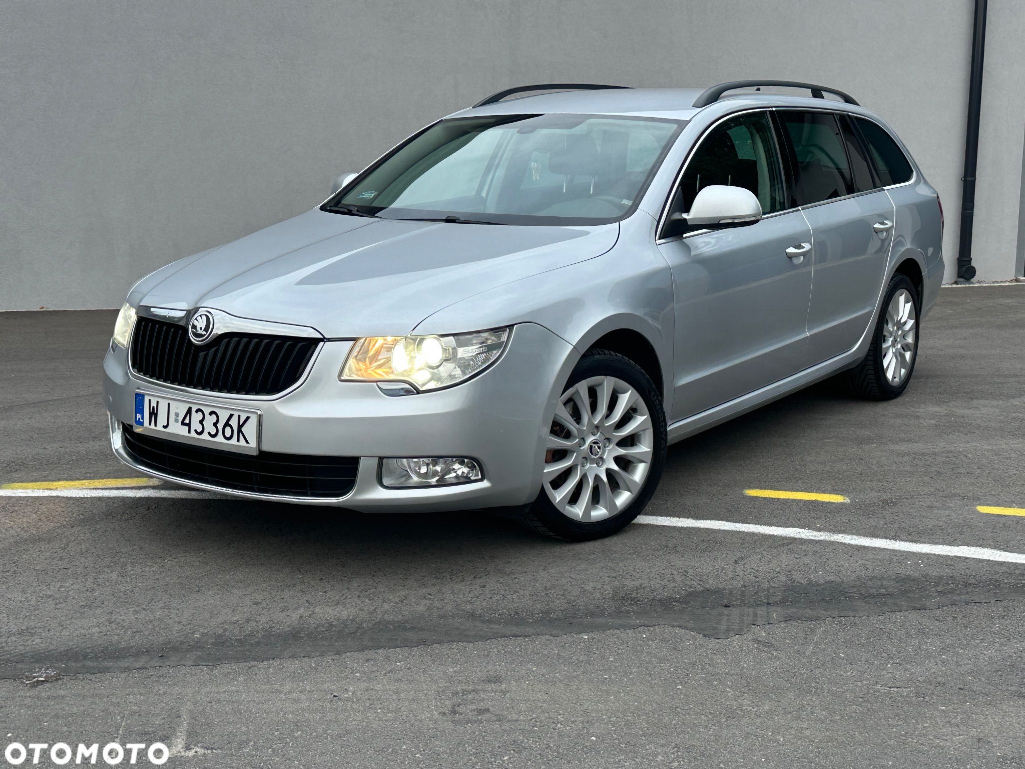 Skoda Superb Combi 2.0 TDI DSG Elegance - 1