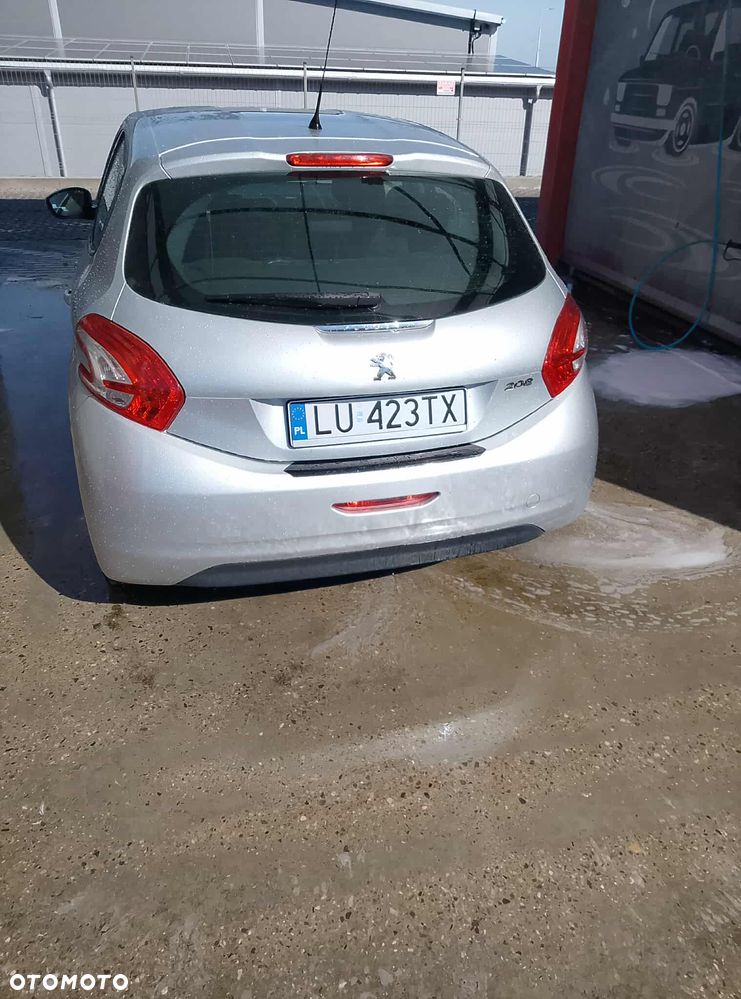 Peugeot 208 - 10