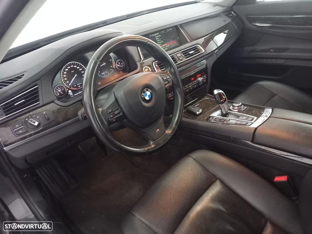 BMW 740 d xDrive - 12