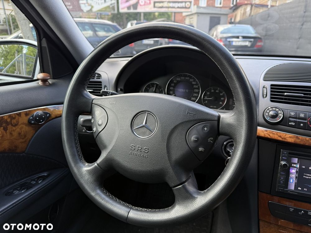 Mercedes-Benz Klasa E 240 Elegance - 28