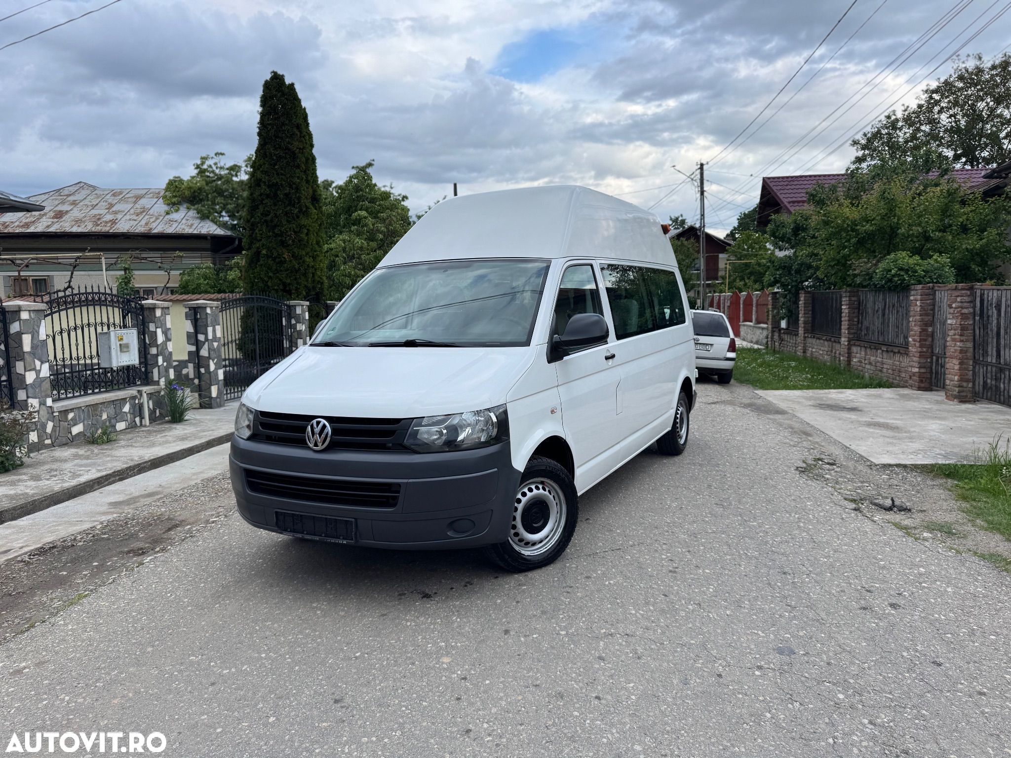 Volkswagen Transporter - 1