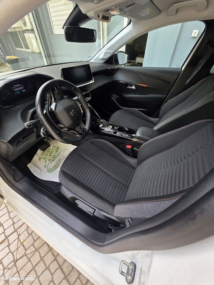 Peugeot e-208 - 11