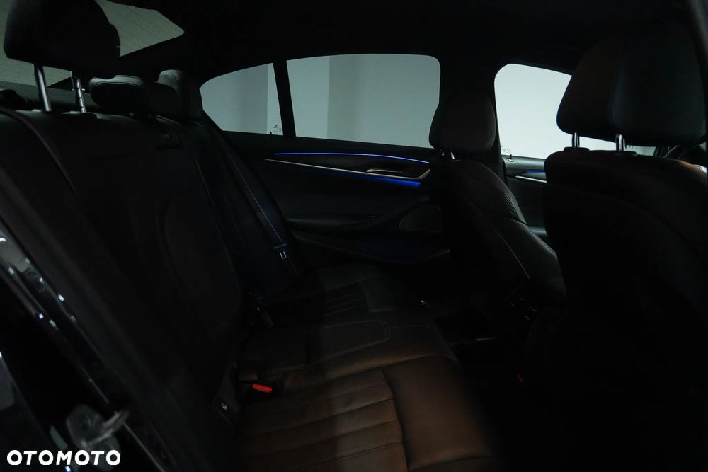 BMW Seria 5 530d xDrive M Sport Edition - 32