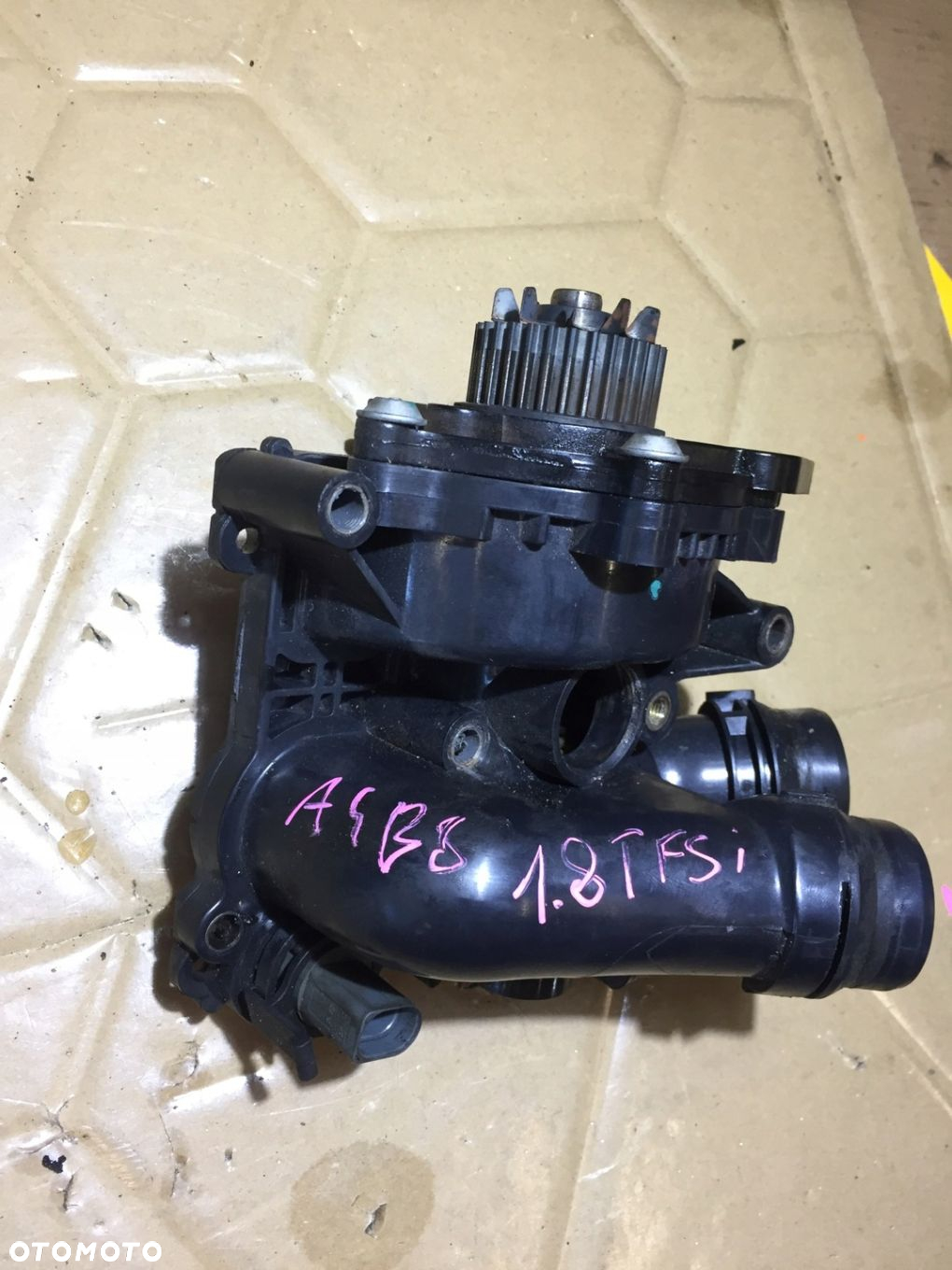 AUDI A4 B8 1.8 2.0 TFSI POMPA WODY TERMOSTAT - 2