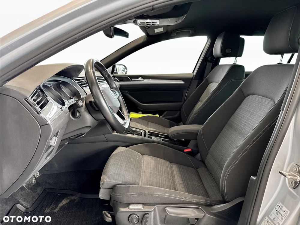 Volkswagen Passat 2.0 TDI SCR Style DSG - 16