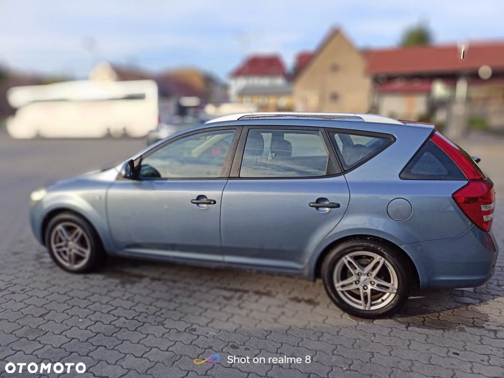 Kia Ceed - 10