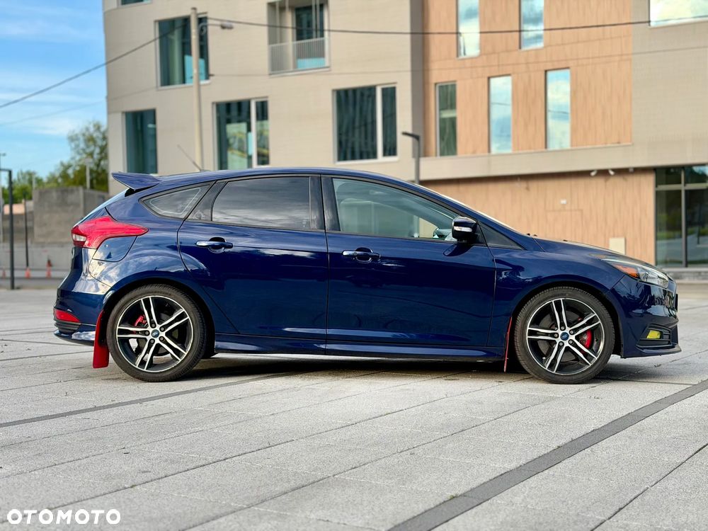 Ford Focus 2.0 EcoBoost ST - 8