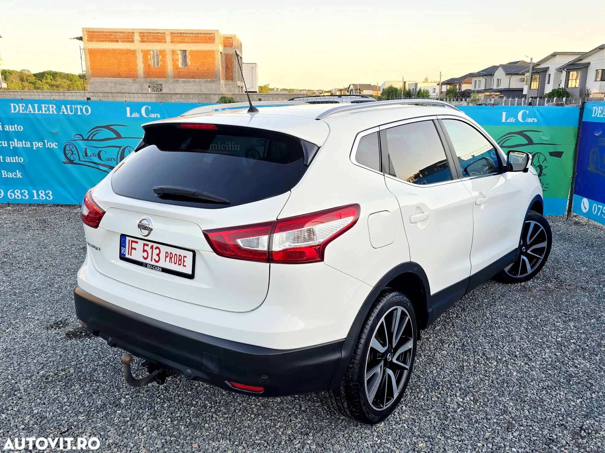 Nissan Qashqai 1.6 DCI Xtronic TEKNA - 4