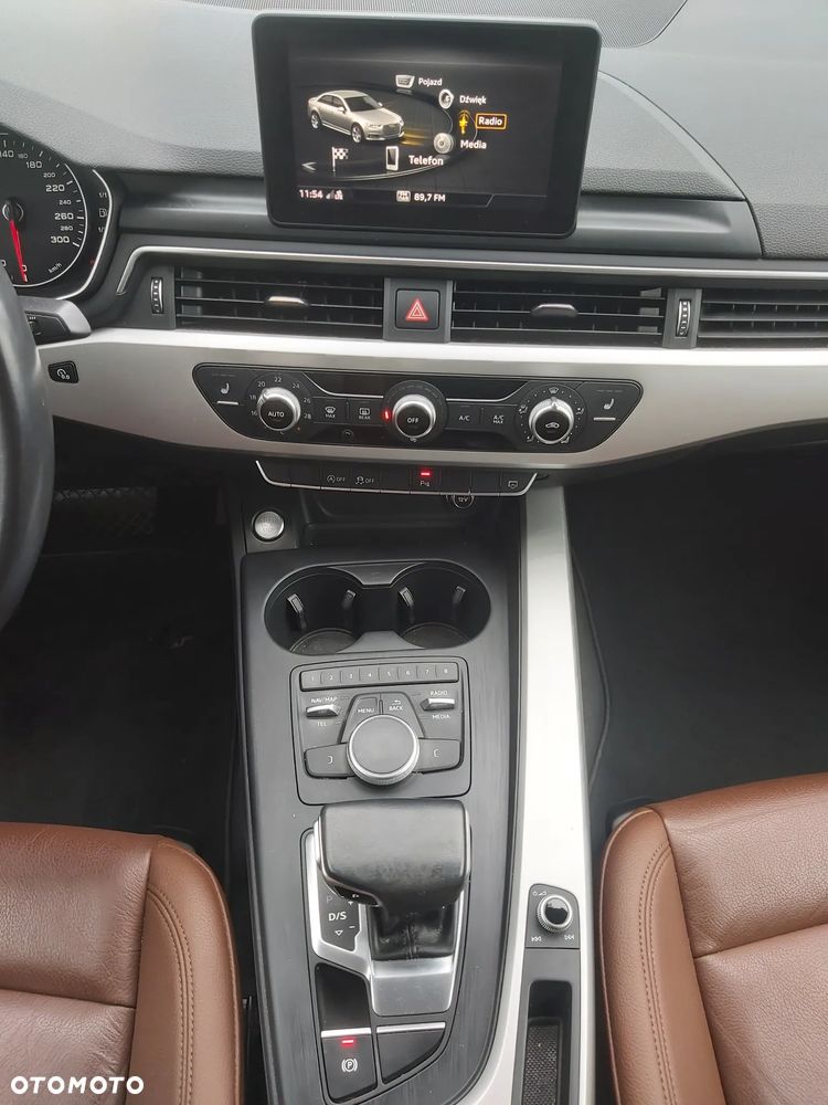 Audi A4 Limousine 30 TDI S tronic design - 30