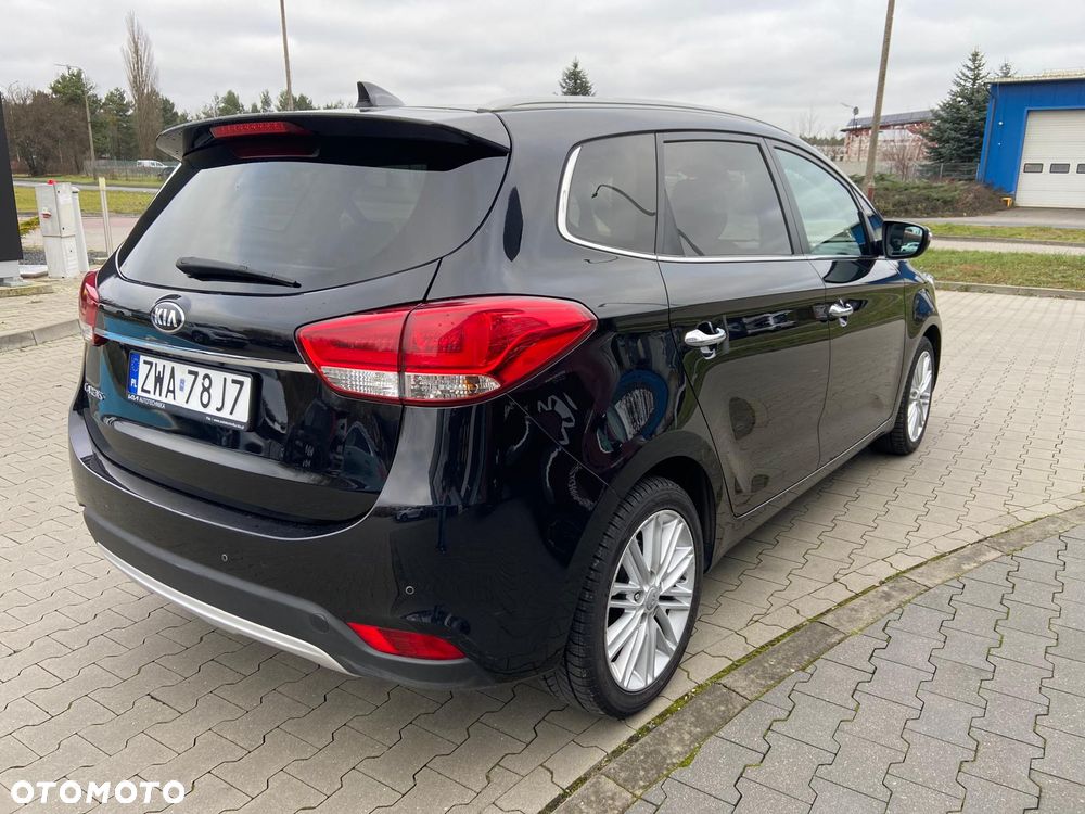 Kia Carens - 4