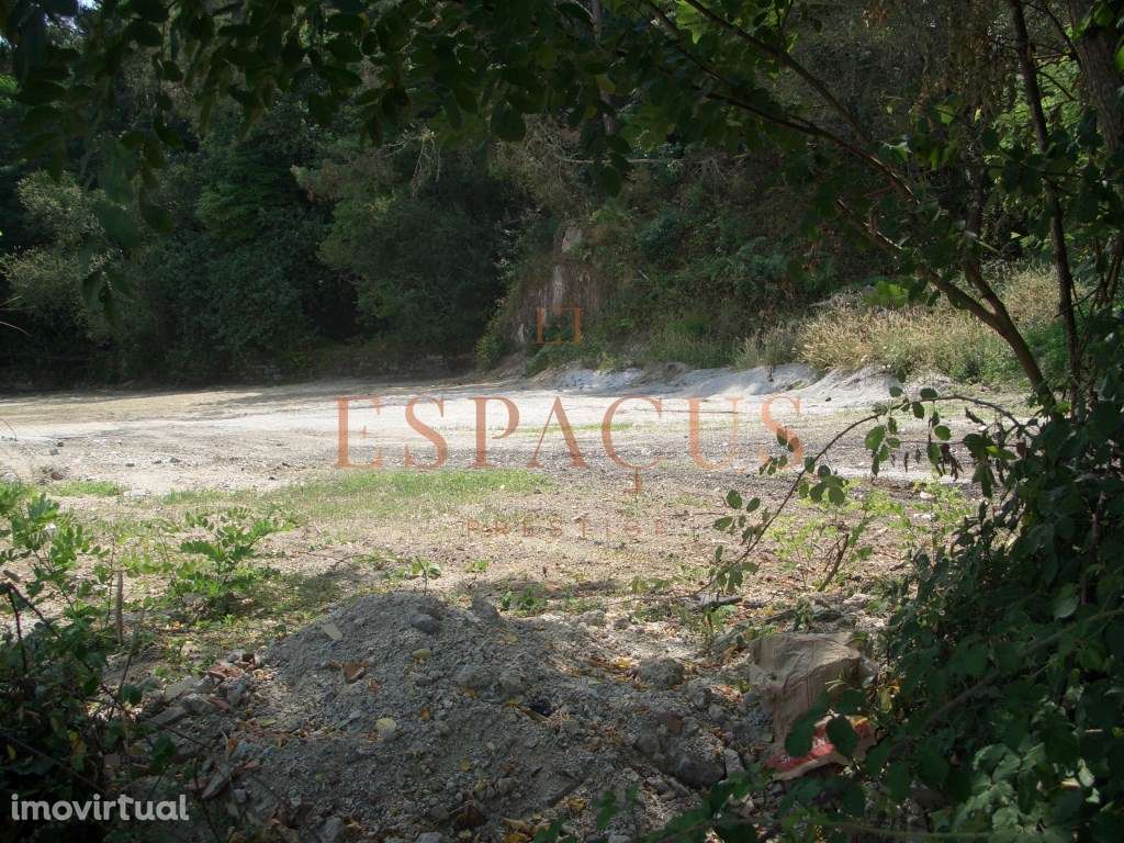 Terreno com viabilidade de construção 3 moradias - Grande imagem: 2/23