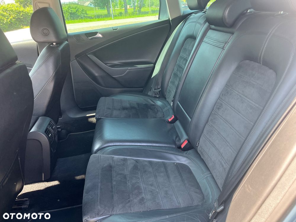 Volkswagen Passat 2.0 TDI DSG Highline - 18