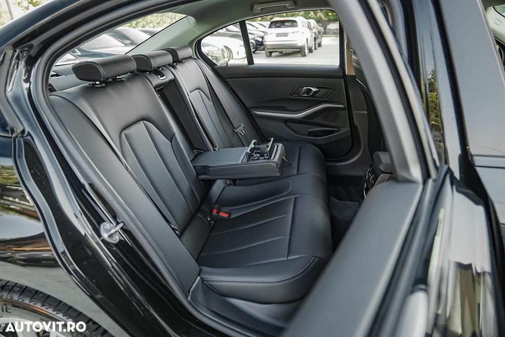 BMW Seria 3 320i Aut. Sport Line - 14