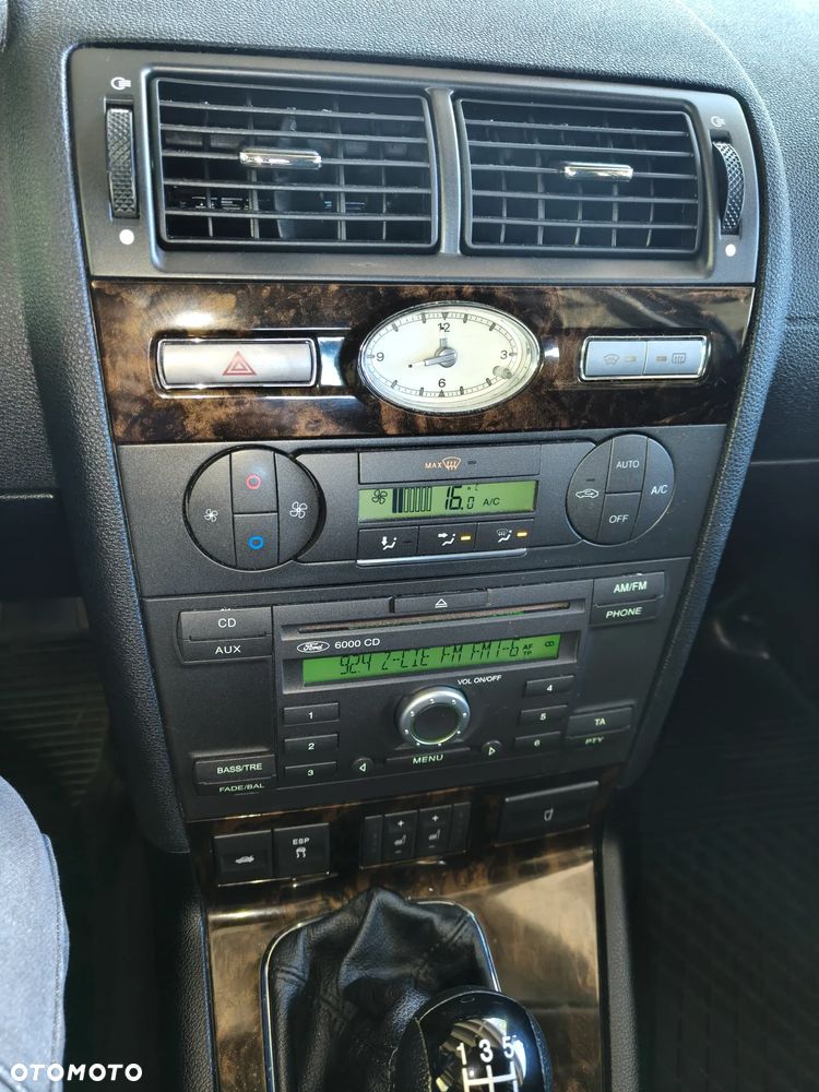 Ford Mondeo 1.8 Ghia - 24