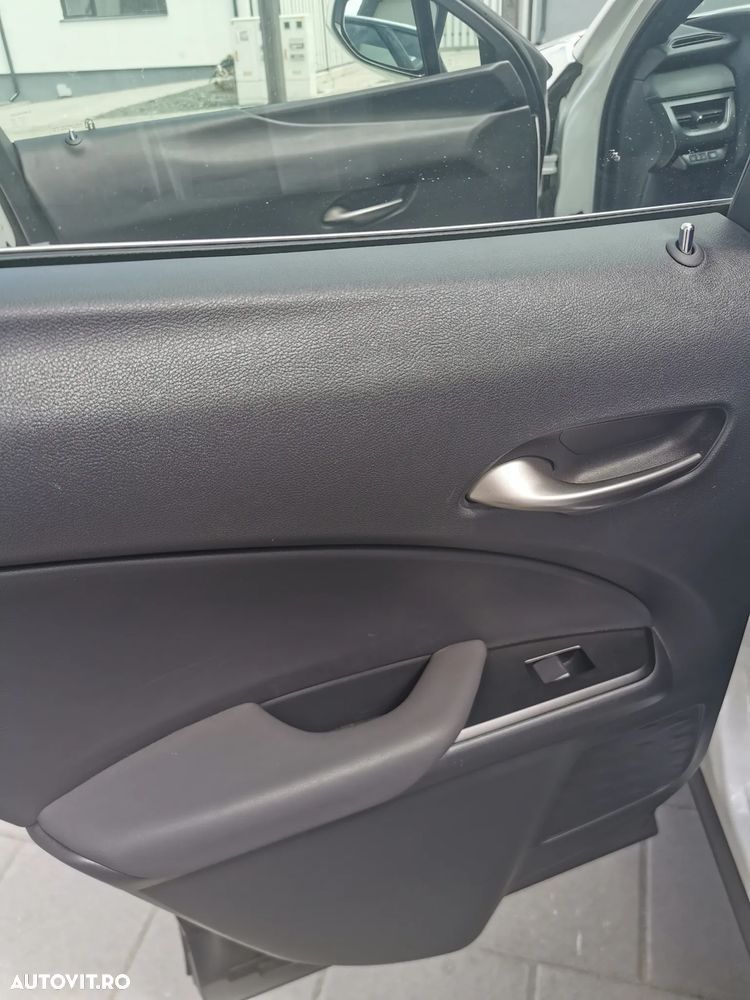 Lexus UX 250h FWD Executive - 6