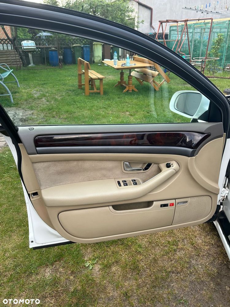 Audi A8 4.2 Quattro - 17