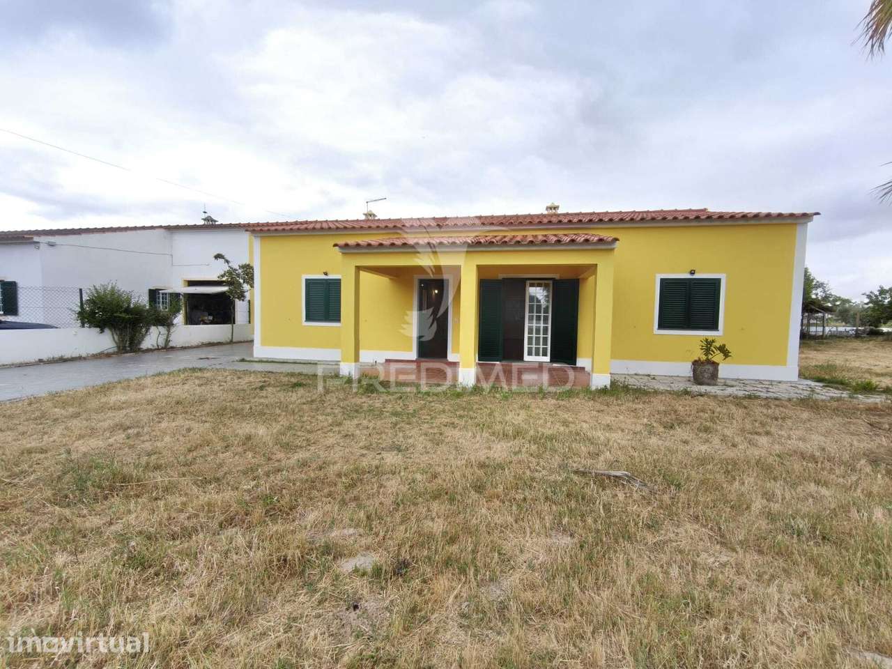 Moradia V3+2 c/ piscina e grande espaço exterior - Grande imagem: 2/39