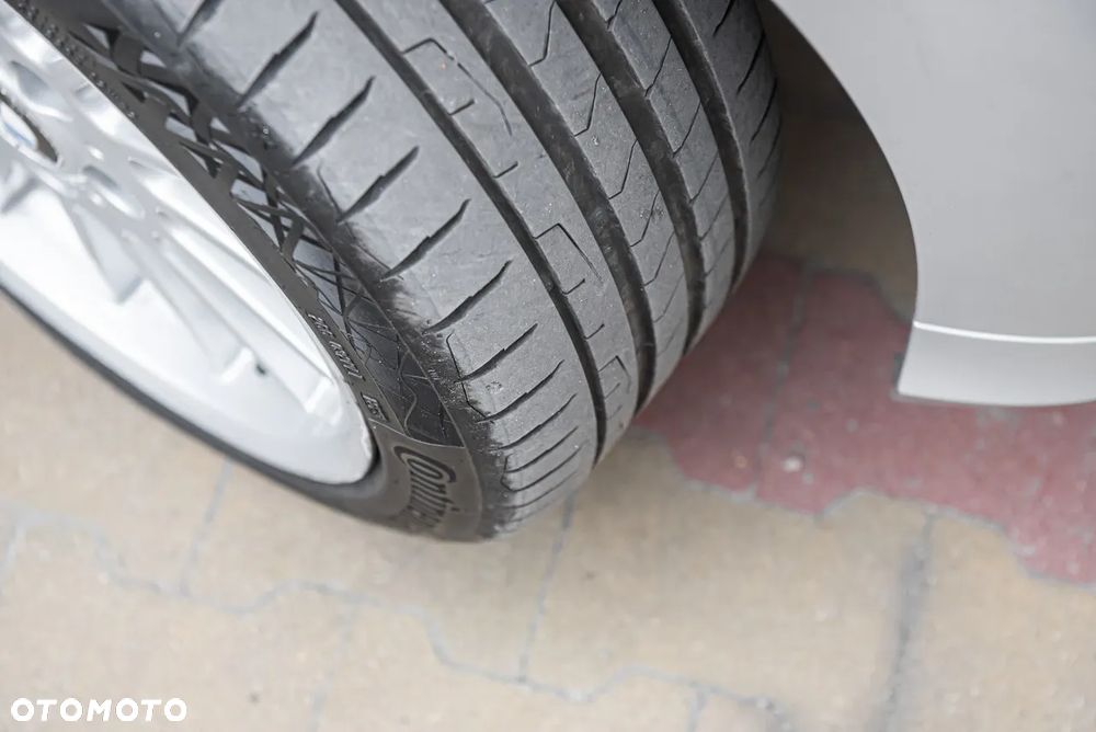 BMW Seria 3 325i xDrive Touring - 30