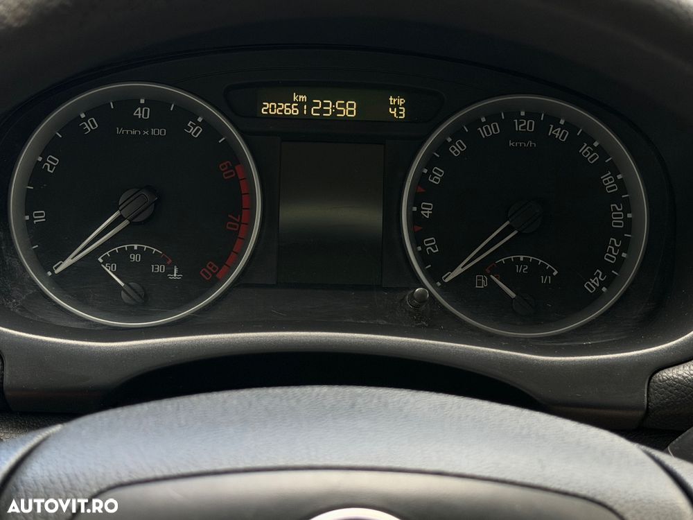 Skoda Fabia 1.2 HTP Ambiente - 23