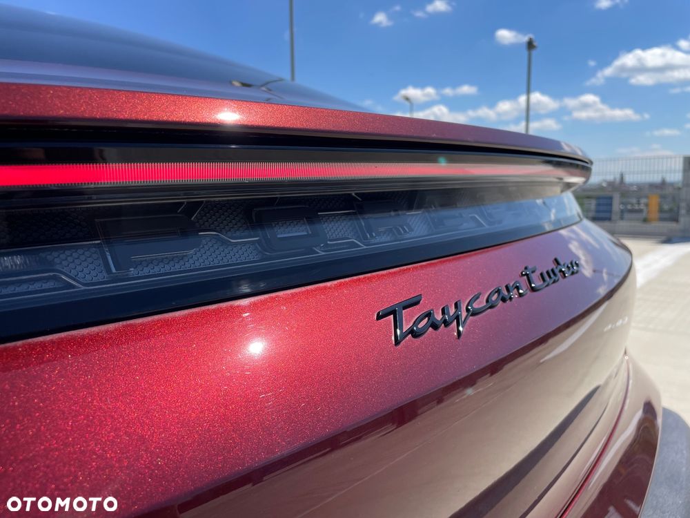 Porsche Taycan Turbo - 16