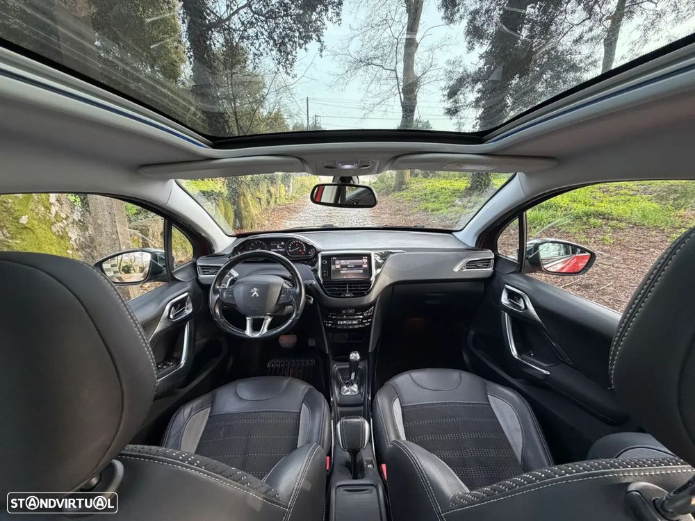 Peugeot 2008 1.2 PureTech Allure EAT6 - 26