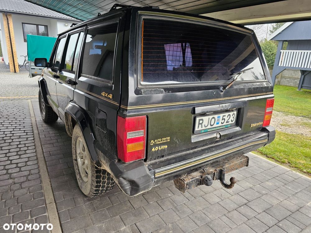 Jeep Cherokee - 1