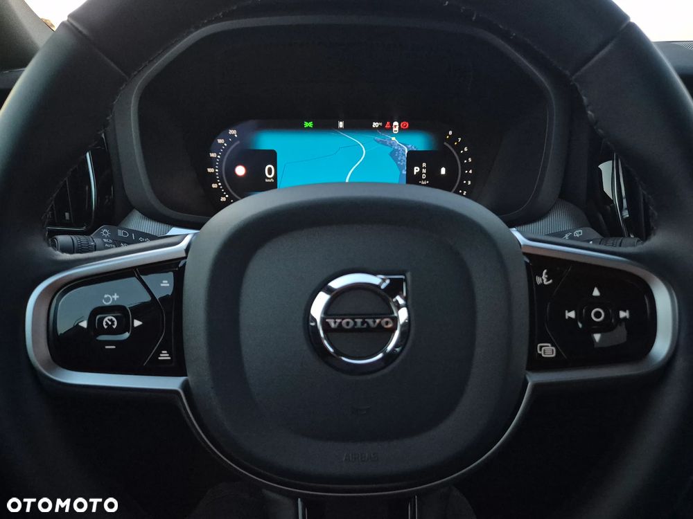 Volvo XC 60 B5 B AWD Ultimate Dark - 32