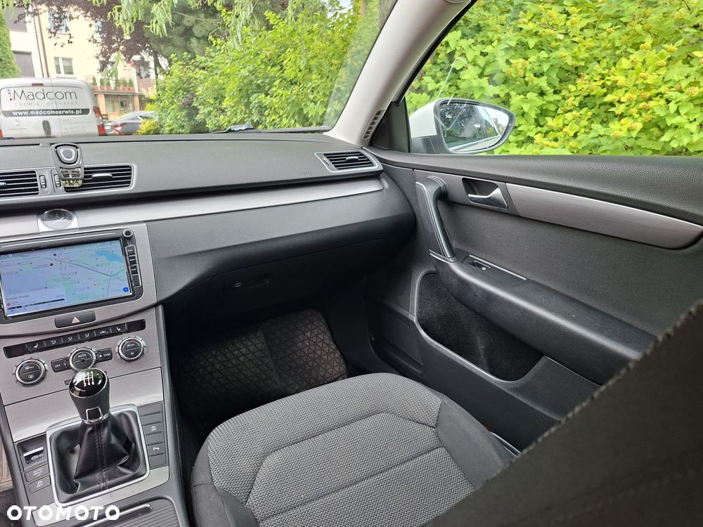 Volkswagen Passat 2.0 TDI Comfortline - 14
