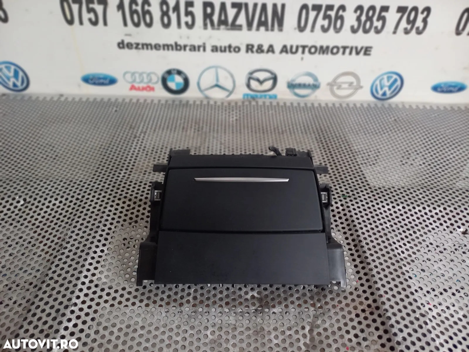Priza Bricheta Spate Cotiera Audi A8 4H D4 An 2010-2011-2012-2013-2014-2015-2016-2017 Dezmembrez Au - 4