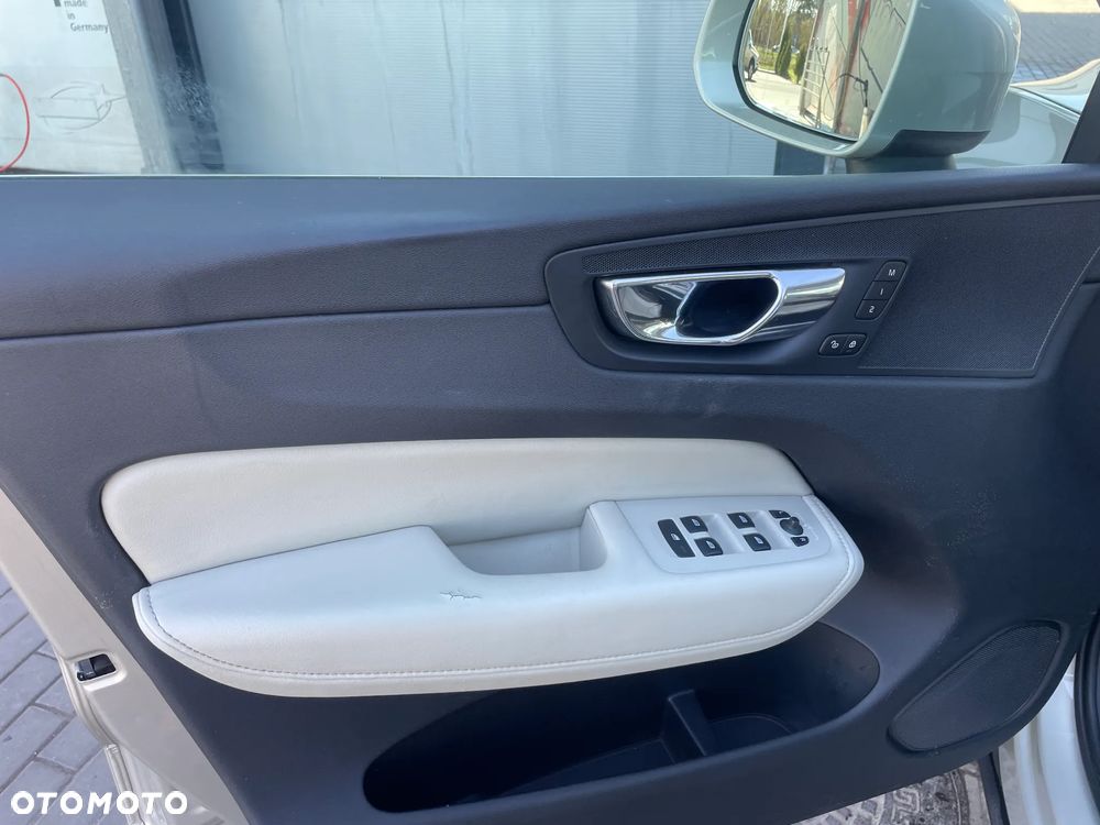Volvo XC 60 D5 SCR AWD Momentum - 18