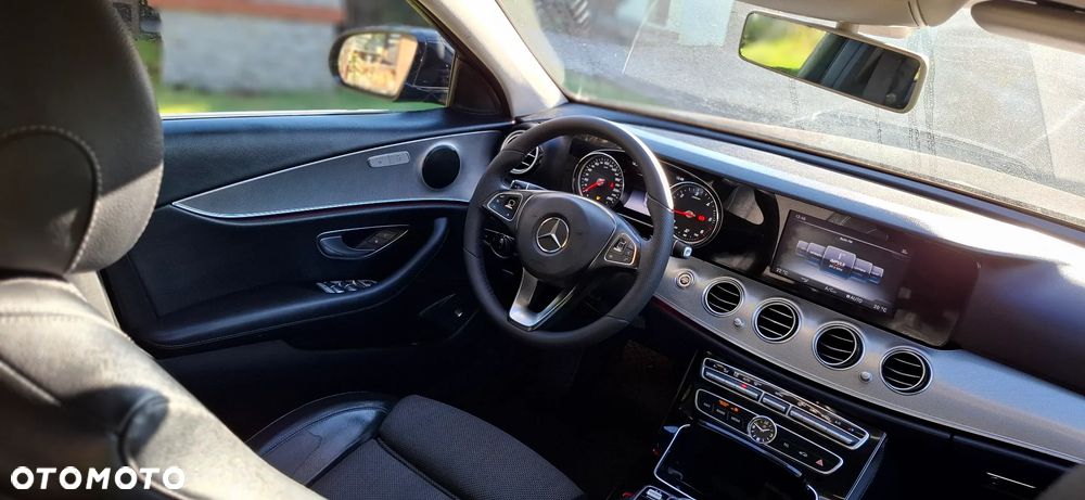 Mercedes-Benz Klasa E 220 d 9G-TRONIC - 24