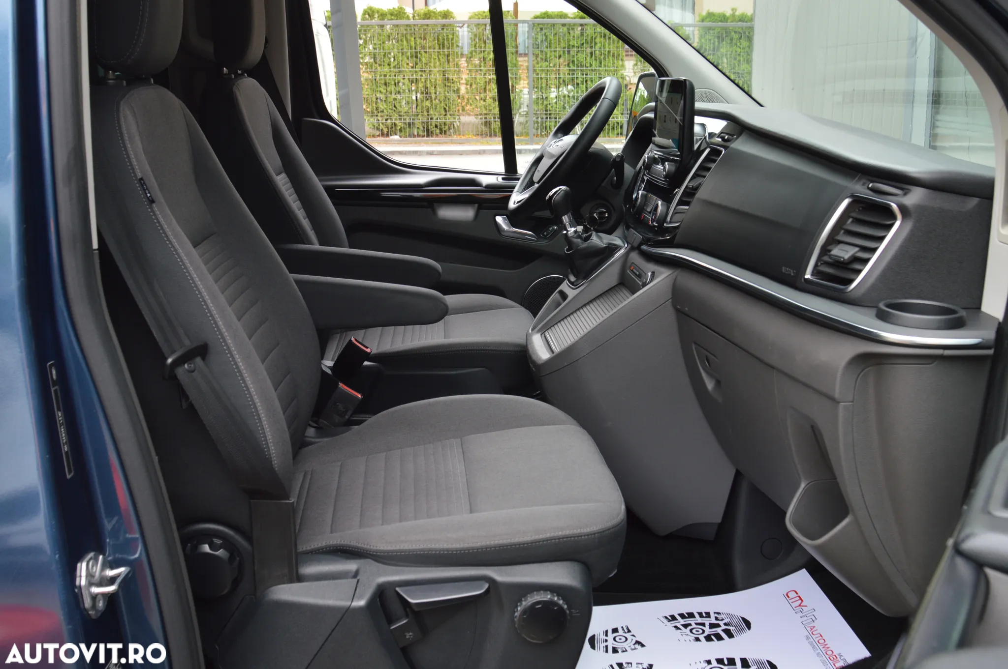 Ford Tourneo Custom Bus 320 2.0 EcoBlue 130 CP L1H1 Titanium - 9
