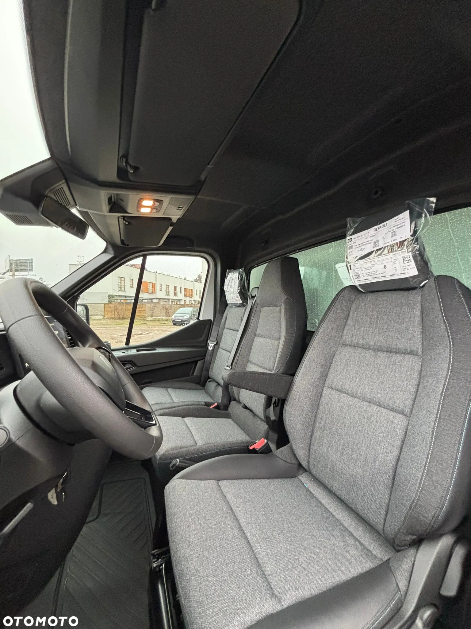 Renault Master 9EP kontener z windą - 4
