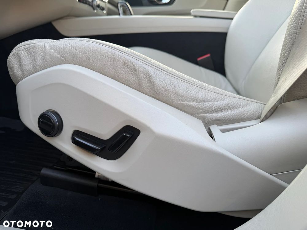 Volvo XC 60 B5 B R-Design - 17