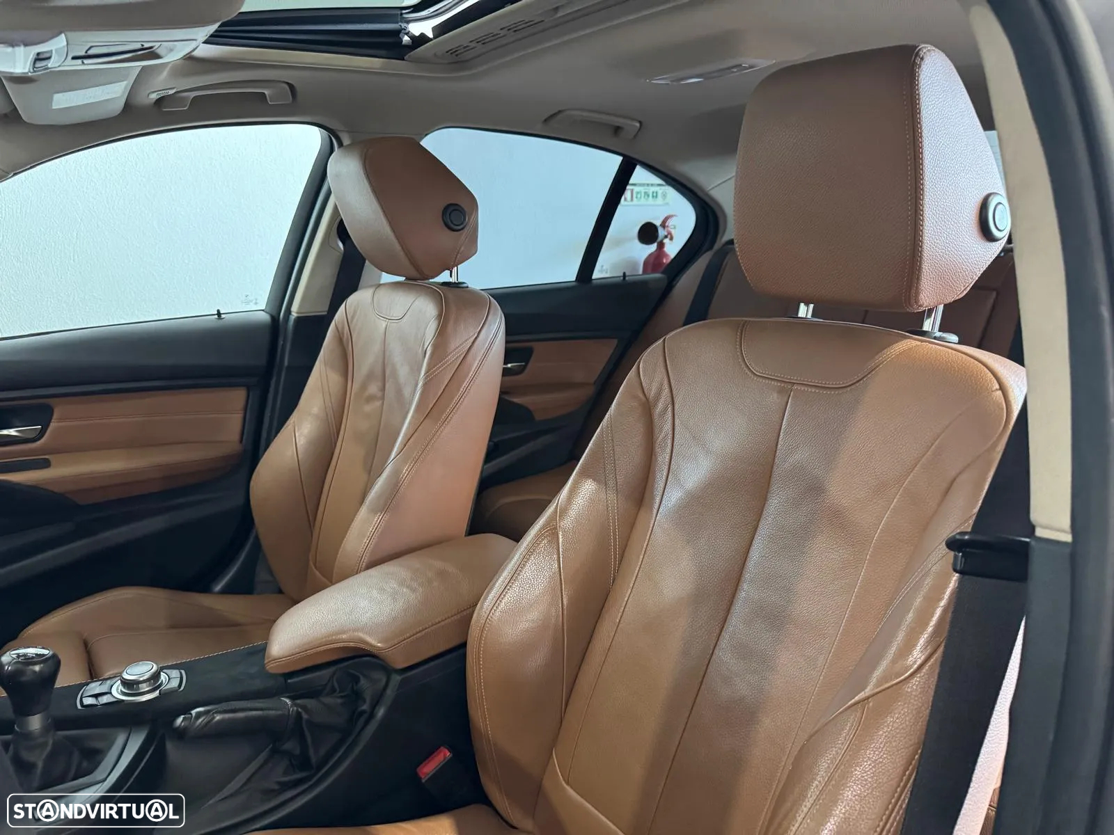 BMW 320 i Pack M - 19