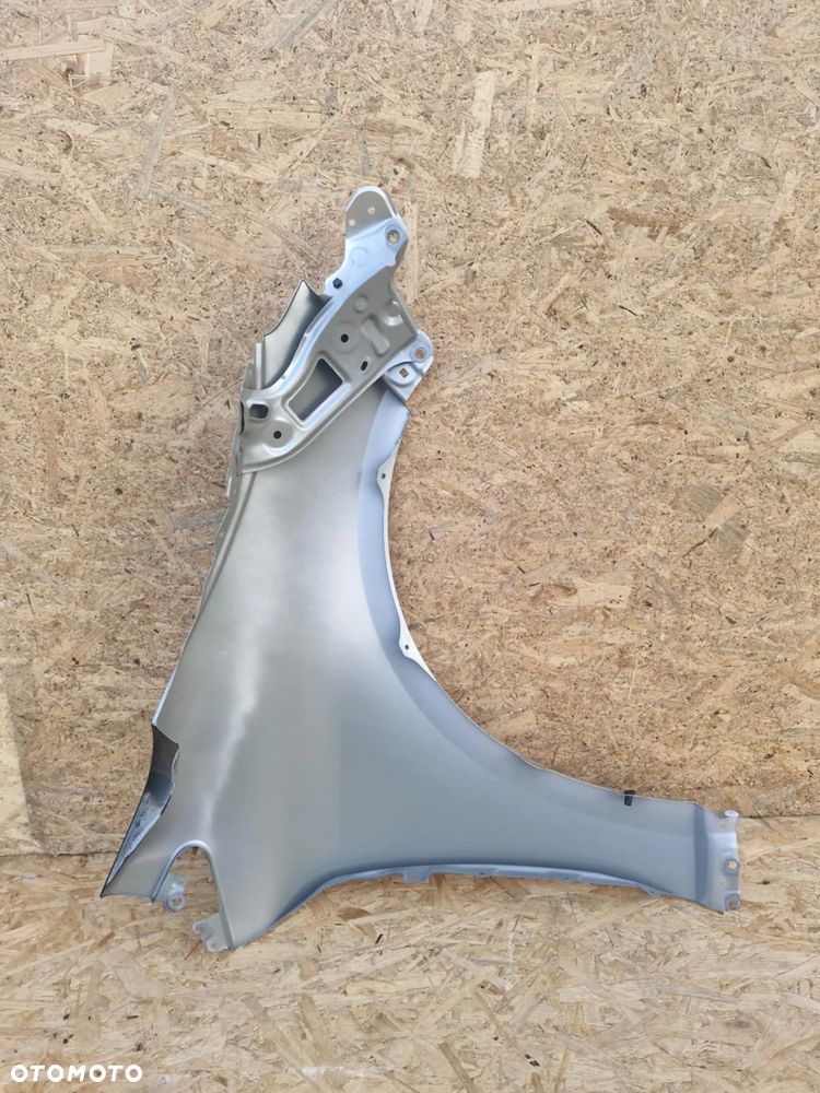 TOYOTA COROLLA E21 SEDAN BŁOTNIK LEWY PRZÓD - 7