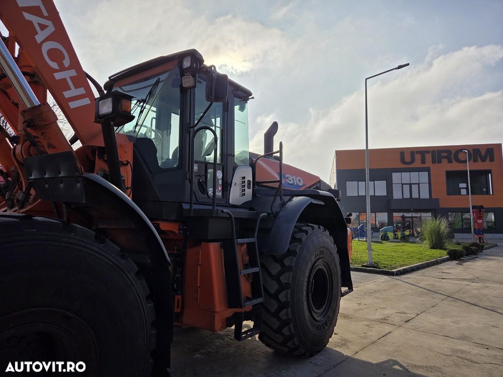 Hitachi Cupa 5mc, 28tone, ANVELOPE NOI, VIRARE prin JOYSTICk, Gresare automata, Inaltiime basculare cupa 4,3m, Lama noua la cupa, produs in JAPONIA, camera luat vederi spate, posibilitate leasing, motor 282 CP, STARE BUNA, PROMOTIE 86.900 EUR+tva - 36