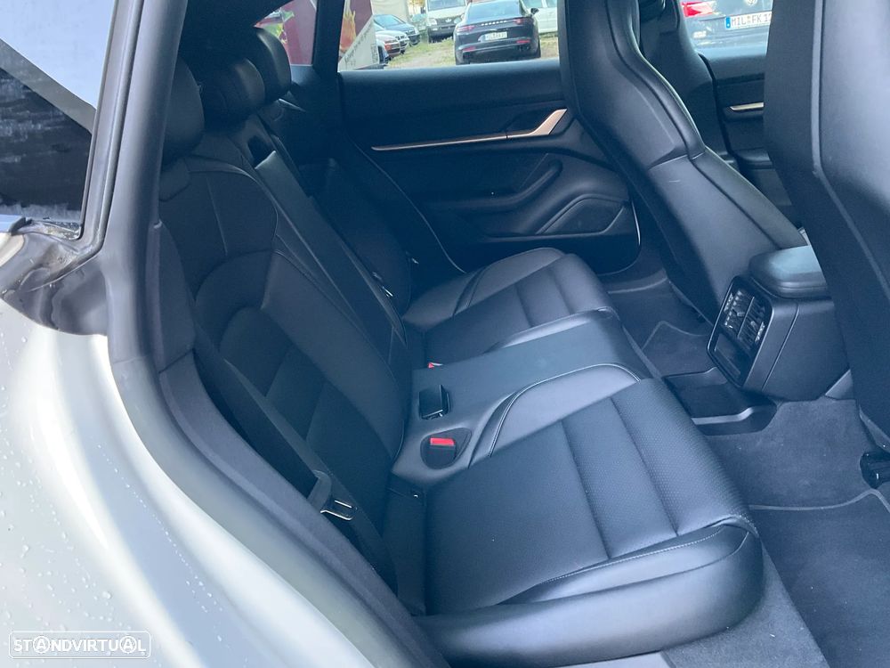 Porsche Taycan Sport Turismo - 7