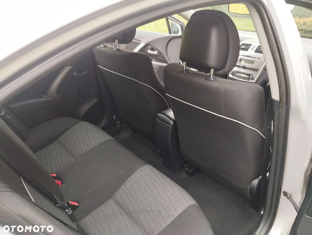 Toyota Avensis - 11