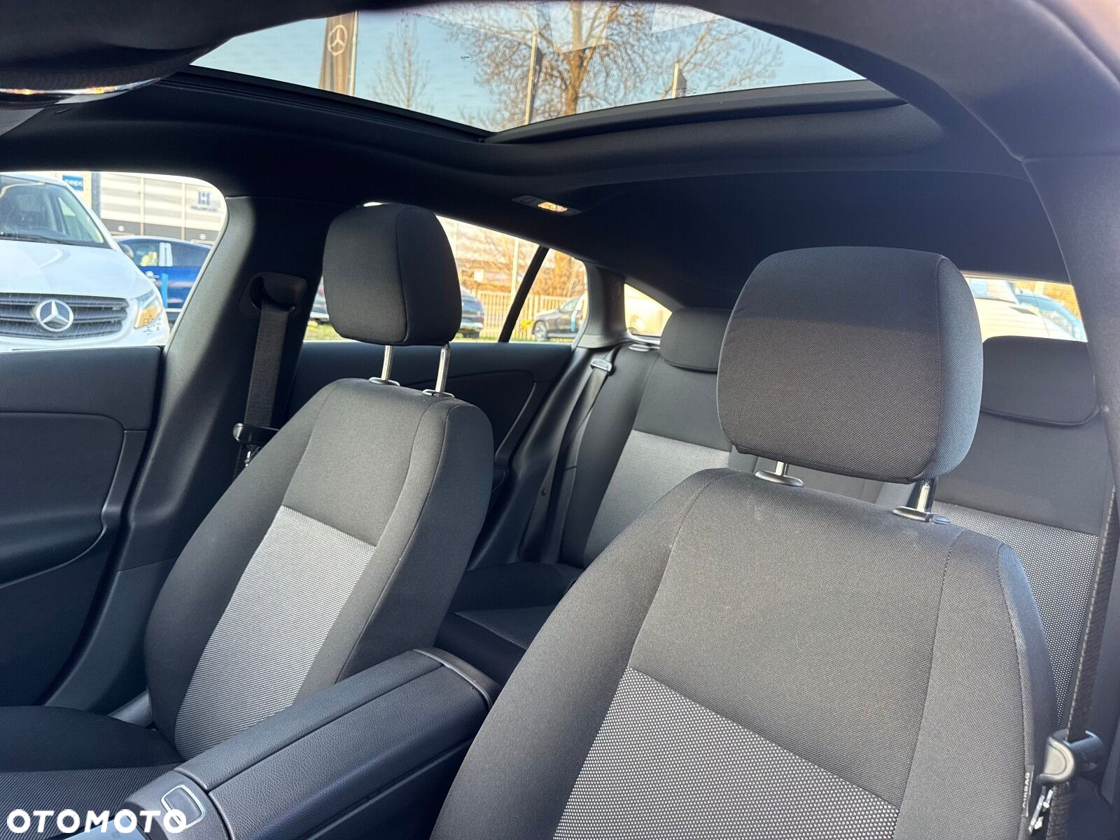 Mercedes-Benz CLA 180 d Progressive 8G-DCT - 17