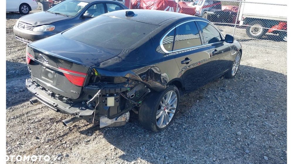 Jaguar XF 35t Prestige - 14